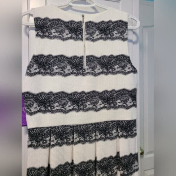 Jolie Sears Fit and Flare Sleeveless Black and White Faux Lace Detail Size 8 - Picture 8 of 9